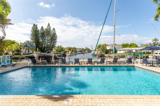Residential complexes in North Miami, Miami-Dade