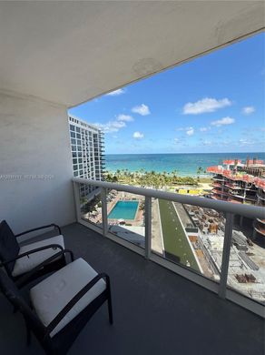 Residential complexes in Bal Harbour, Miami-Dade