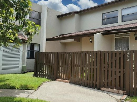 Residential complexes in Miami, Miami-Dade