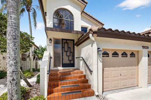 Residential complexes in Boynton Beach, Palm Beach