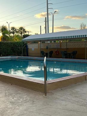 Complesso residenziale a North Miami Beach, Miami-Dade County