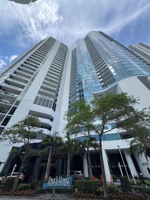 Residential complexes in Fort Lauderdale, Broward County