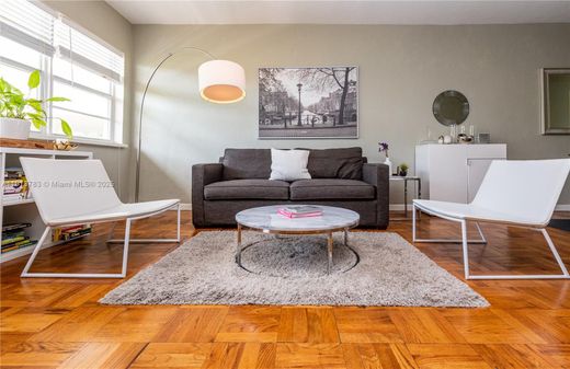 Miami Beach, Miami-Dade Countyのアパートメント・コンプレックス