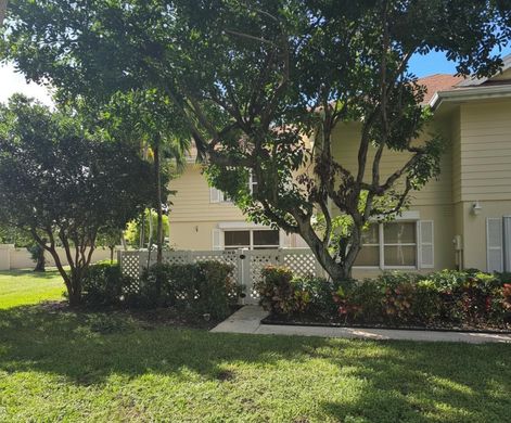 Townhouse - Lake Clarke Shores, Palm Beach County