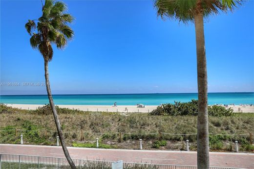 Residential complexes in Miami Beach, Miami-Dade