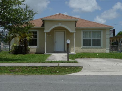 Villa in Hallandale, Broward County