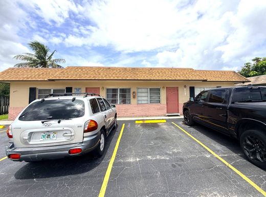Residential complexes in Lauderdale Lakes, Broward County