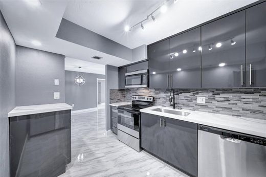 公寓楼  Pembroke Pines, Broward County