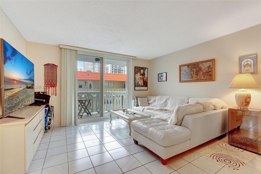 Residential complexes in Hallandale, Broward County