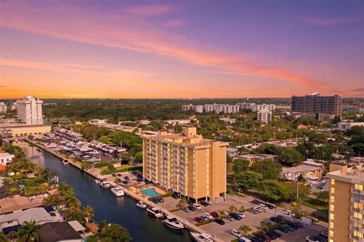 Residential complexes in North Miami, Miami-Dade