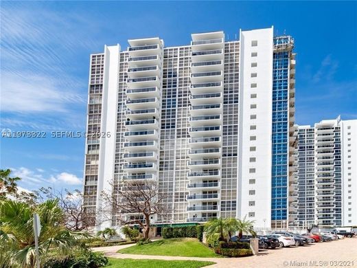 Residential complexes in Fort Lauderdale, Broward County