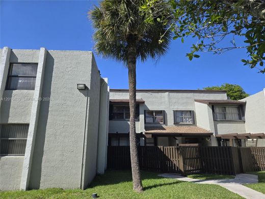 Residential complexes in Miami, Miami-Dade