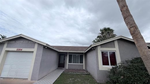 Villa - Sunrise, Broward County