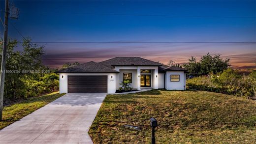 Villa in Lehigh Acres, Lee County