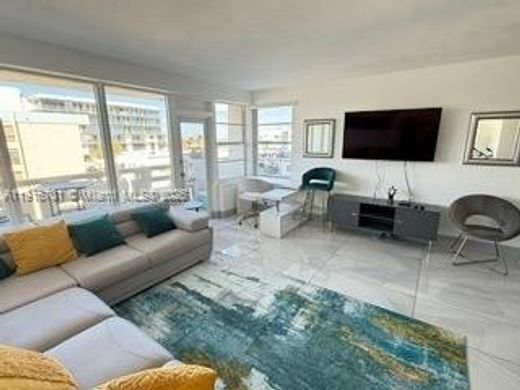 Residential complexes in Hollywood, Broward County
