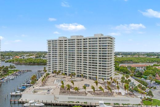Residential complexes in Boca Raton, Palm Beach