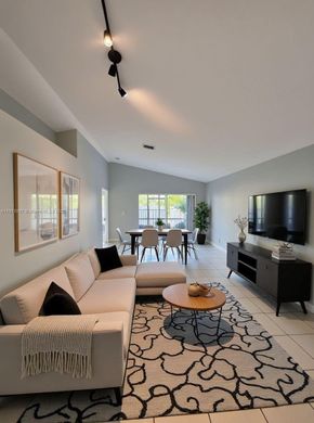 Villa - Sunrise, Broward County