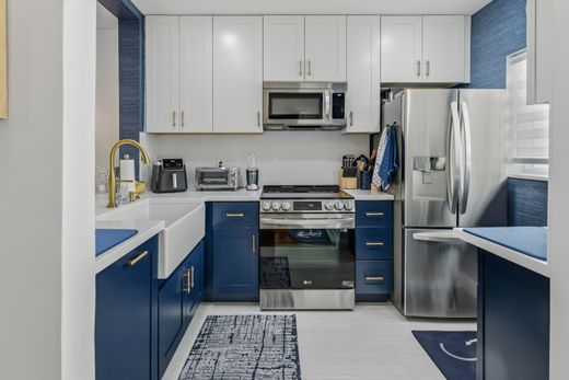 Residential complexes in Ocean Ridge, Palm Beach