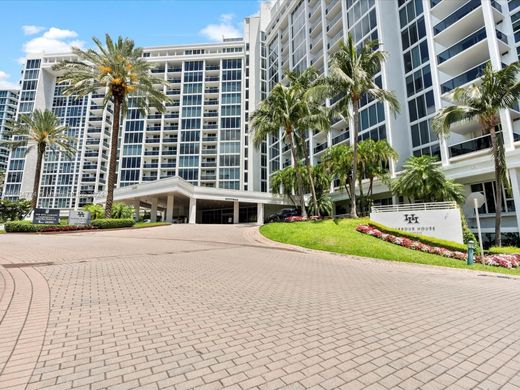 Bal Harbour, Miami-Dade Countyのアパートメント・コンプレックス
