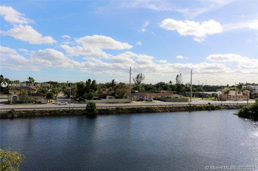 Жилой комплекс, Hialeah, Miami-Dade County