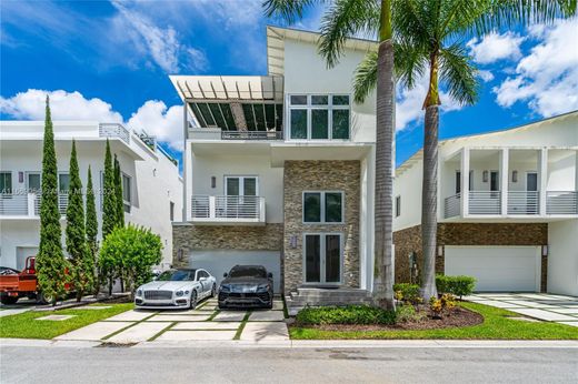 Villa - Doral, Miami-Dade County