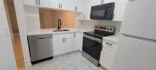 Residential complexes in Pembroke Pines, Broward County