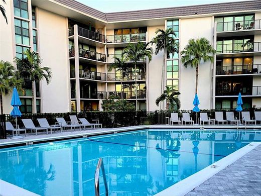 Residential complexes in Fort Lauderdale, Broward County