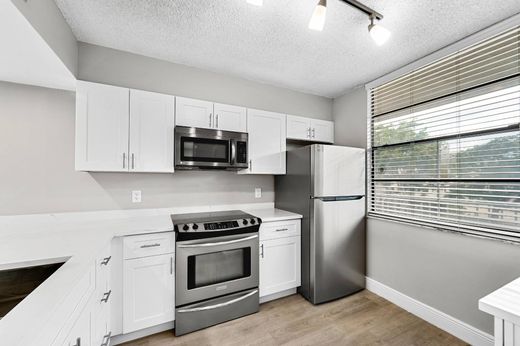 Residential complexes in West Palm Beach, Palm Beach