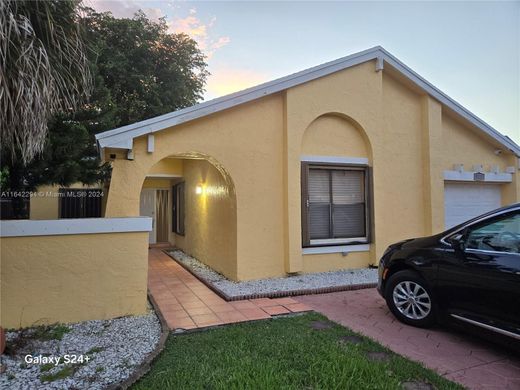 Villa in Miami Terrace Mobile Home, Miami-Dade County