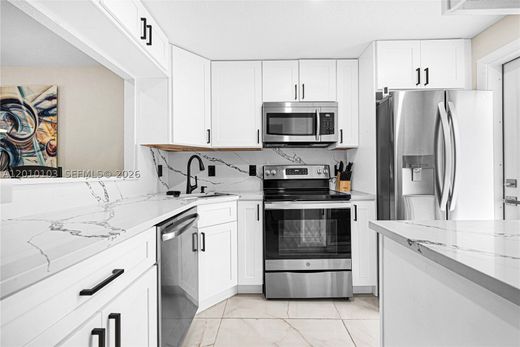 Residential complexes in Deerfield Beach, Broward County