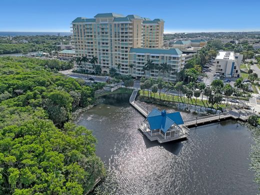 Residential complexes in Boynton Beach, Palm Beach