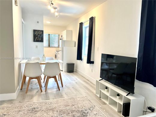 Residential complexes in Miami Beach, Miami-Dade