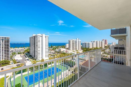 Residential complexes in Fort Lauderdale, Broward County