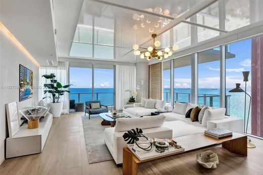 Residential complexes in Fort Lauderdale, Broward County