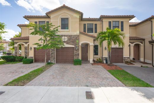 Townhouse in Hialeah, Miami-Dade