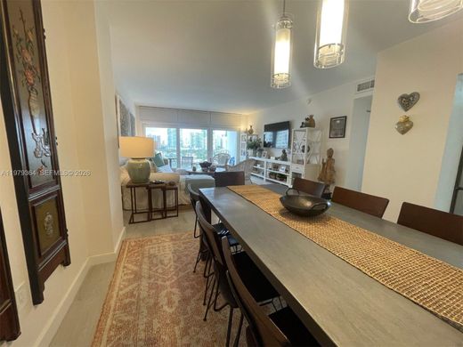 Complexes résidentiels à Sunny Isles Beach, Comté de Miami-Dade