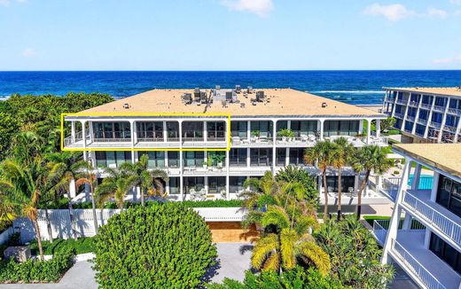 Residential complexes in Palm Beach, Florida