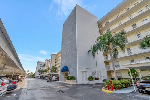 Residential complexes in Delray Beach, Palm Beach