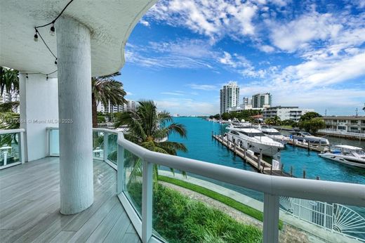 Casa adosada en North Bay Village, Miami-Dade County