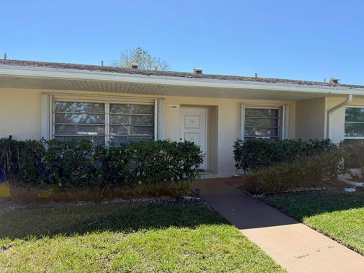 Residential complexes in Boca Raton, Palm Beach