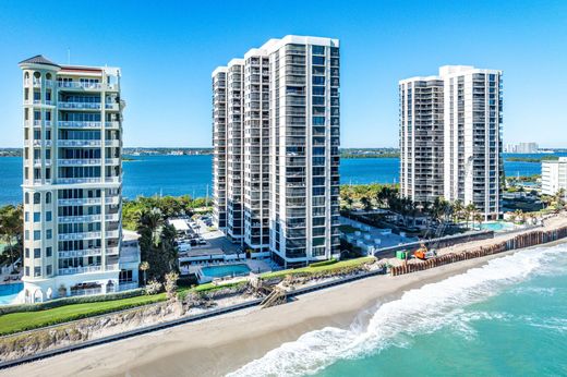 Residential complexes in Palm Beach Shores, Palm Beach