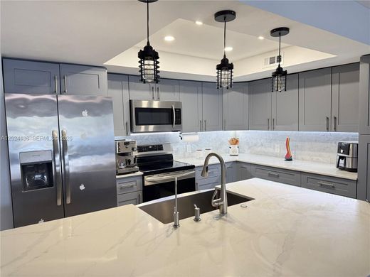 Townhouse in Pembroke Pines, Broward County