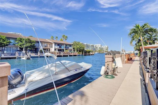 城市独宅  Eastern Shores, Miami-Dade County