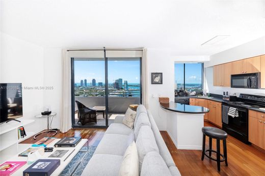 Residential complexes in Miami Beach, Miami-Dade