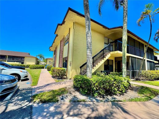 Residential complexes in Sunrise, Broward County