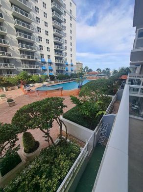 マイアミ, Miami-Dade Countyのアパートメント・コンプレックス