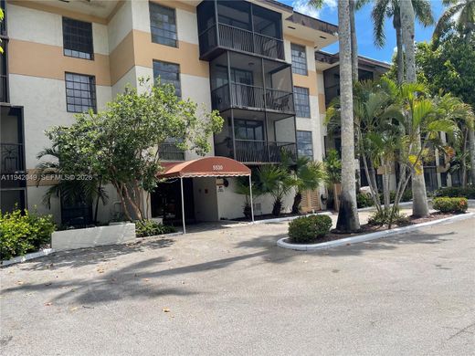 公寓楼  Lauderhill, Broward County