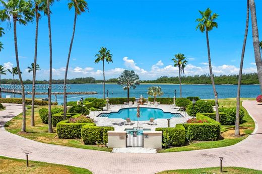 Residential complexes in Miami Beach, Miami-Dade