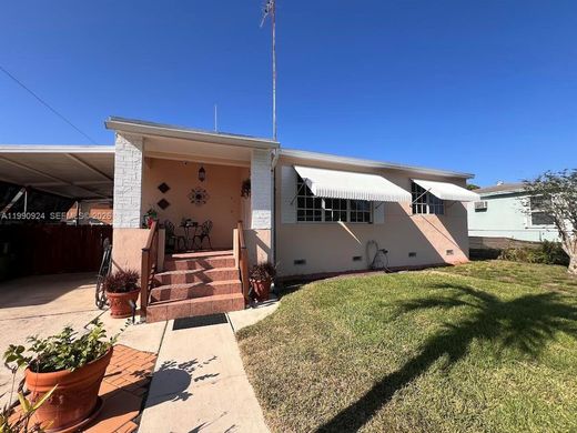 Villa in Hialeah, Miami-Dade County