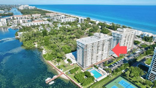 Residential complexes in Boca Raton, Palm Beach